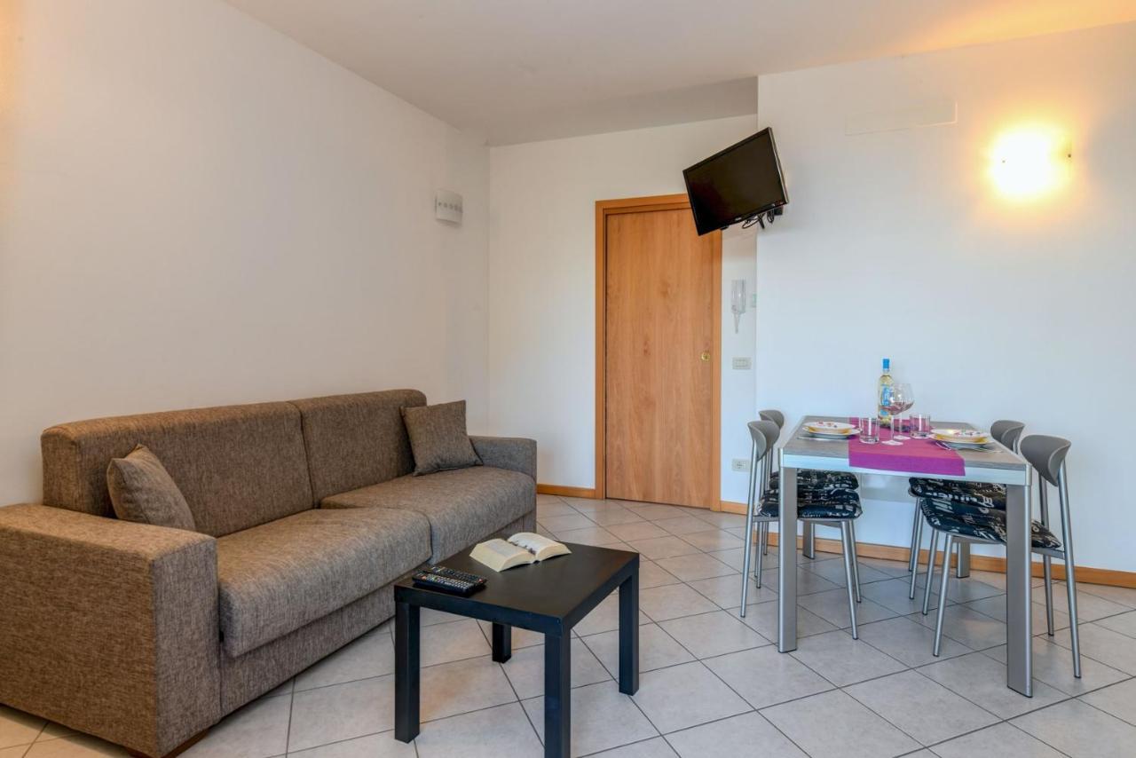 6 Happiness Apartment Toscolano Maderno Exterior foto